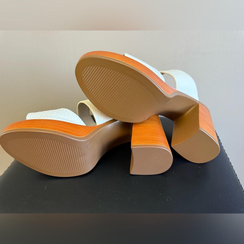 Maurices Brittany White Textured Wood Block Heeled Sandals - Picture 5 of 5